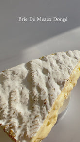 Made since 1930 by the undisputed kings of Brie de Meaux cheese: family Dongé. Rich and powerful in flavour with "mushroomy" notes.
